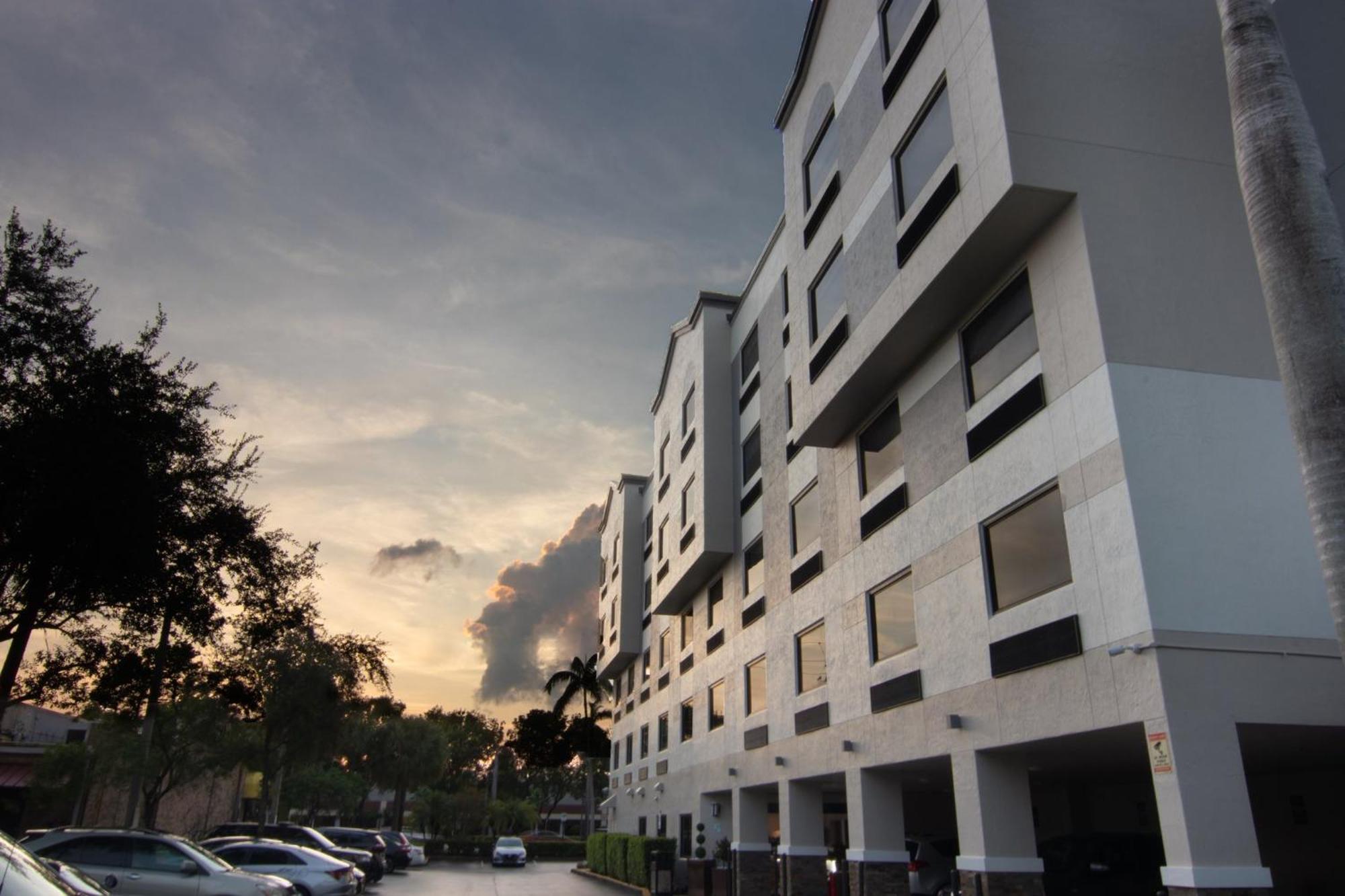 Holiday Inn Express And Suites Fort Lauderdale Airport West By Ihg Davie Buitenkant foto