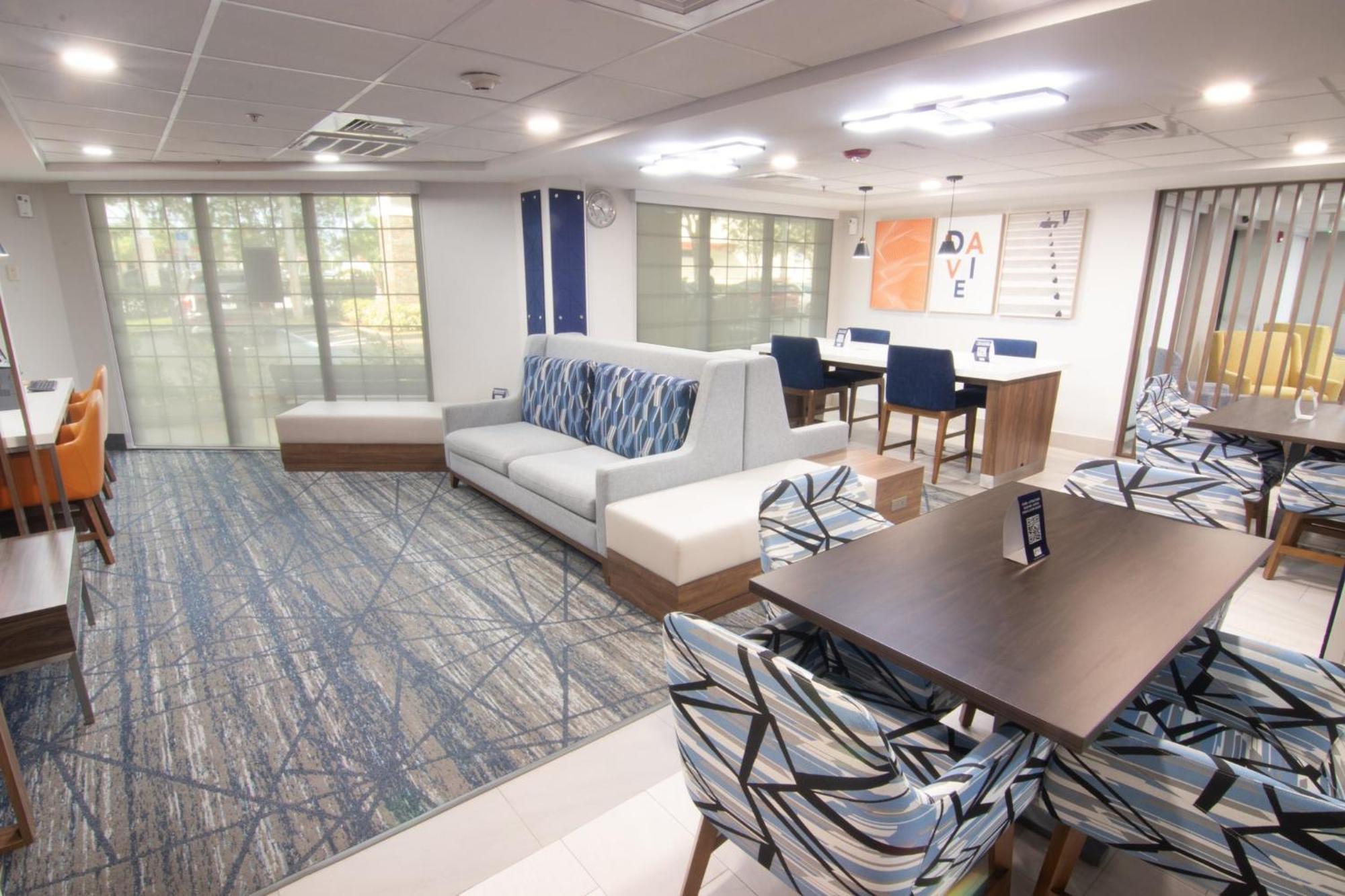 Holiday Inn Express And Suites Fort Lauderdale Airport West By Ihg Davie Buitenkant foto