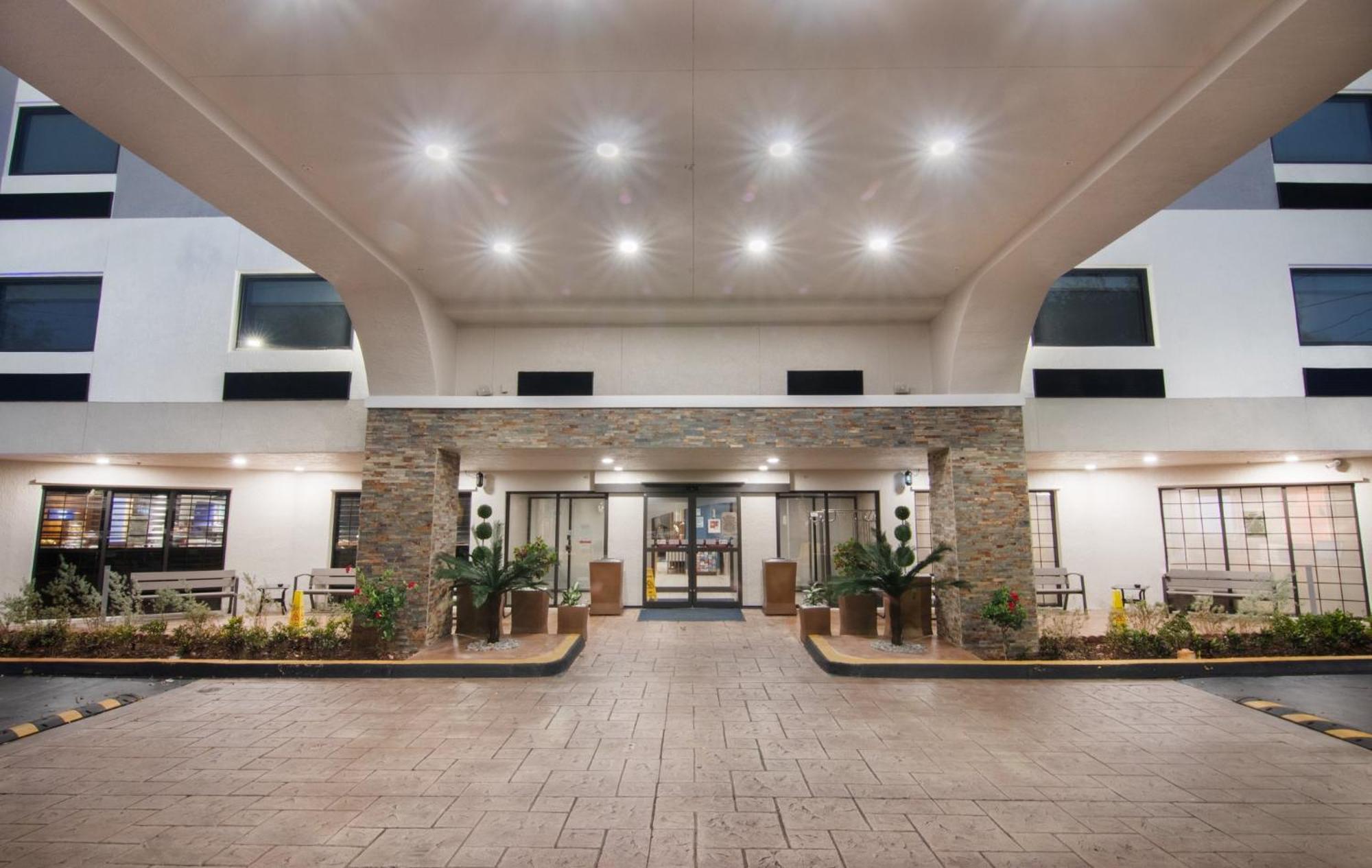 Holiday Inn Express And Suites Fort Lauderdale Airport West By Ihg Davie Buitenkant foto