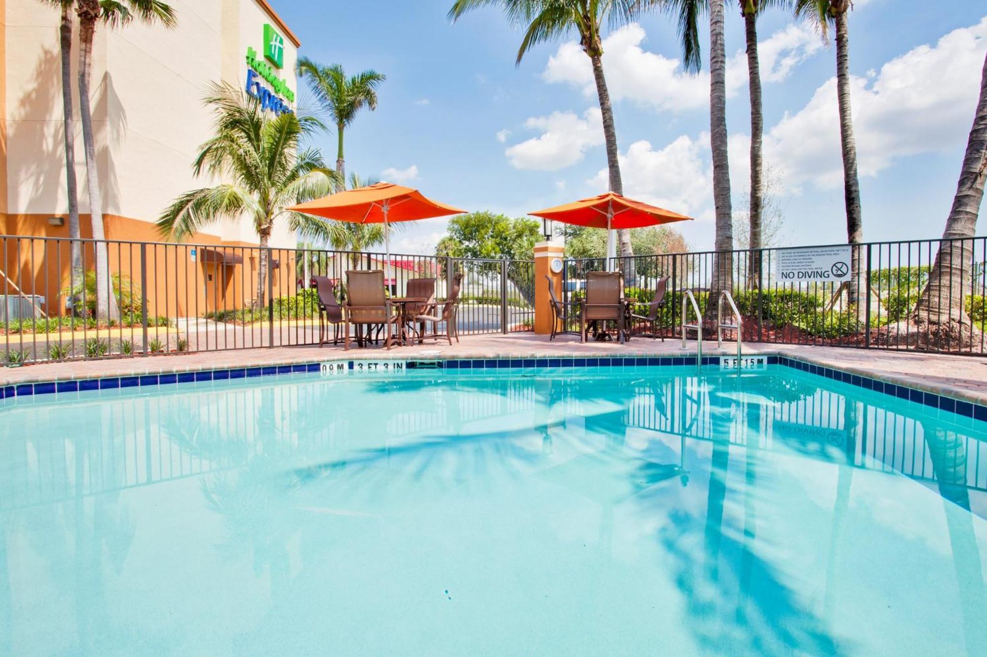Holiday Inn Express And Suites Fort Lauderdale Airport West By Ihg Davie Buitenkant foto