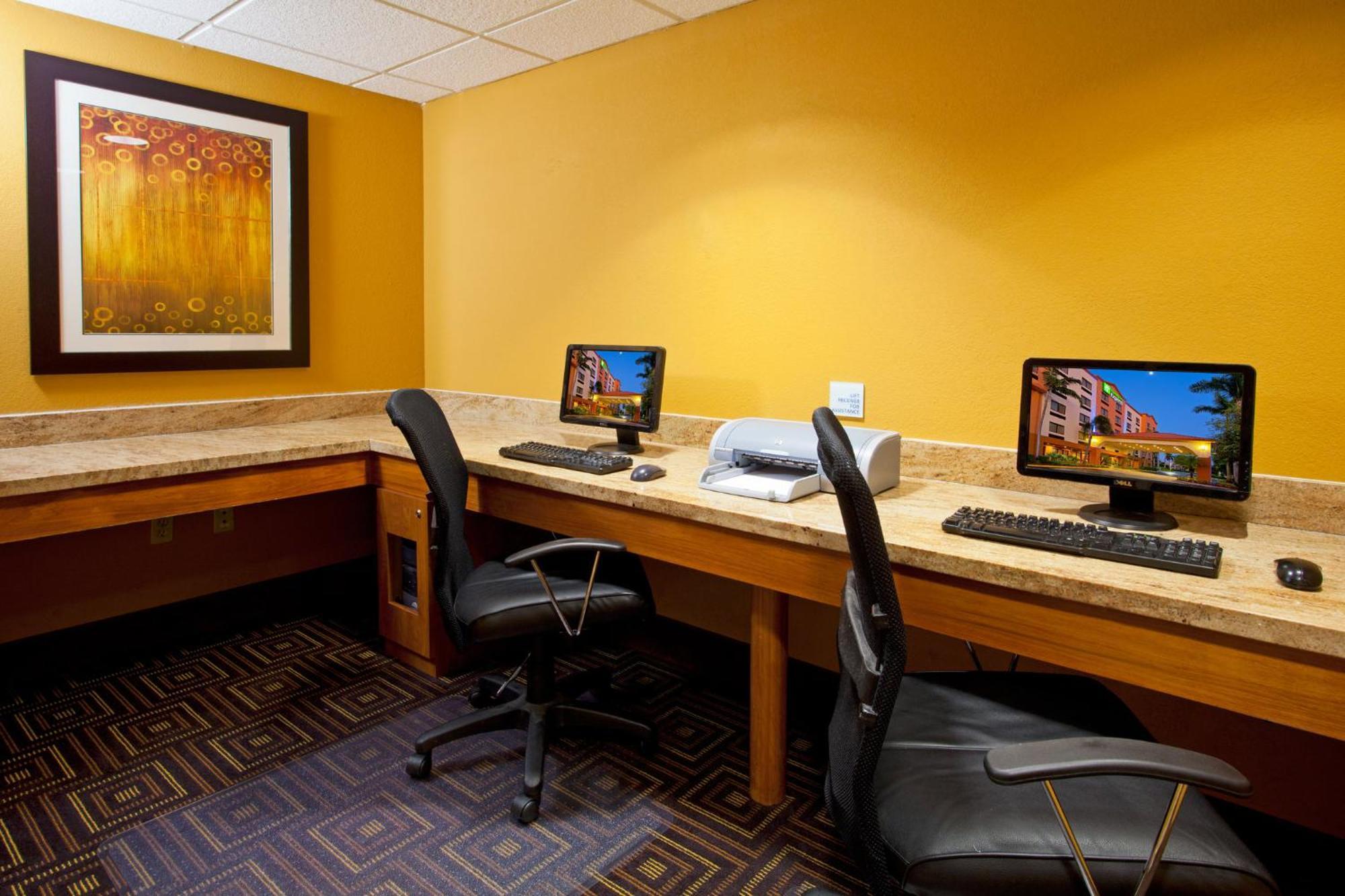 Holiday Inn Express And Suites Fort Lauderdale Airport West By Ihg Davie Buitenkant foto